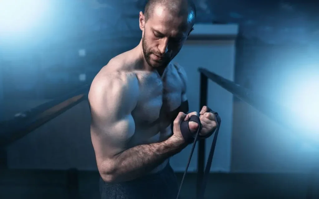 exercice dos maison avec des élastiques de musculation